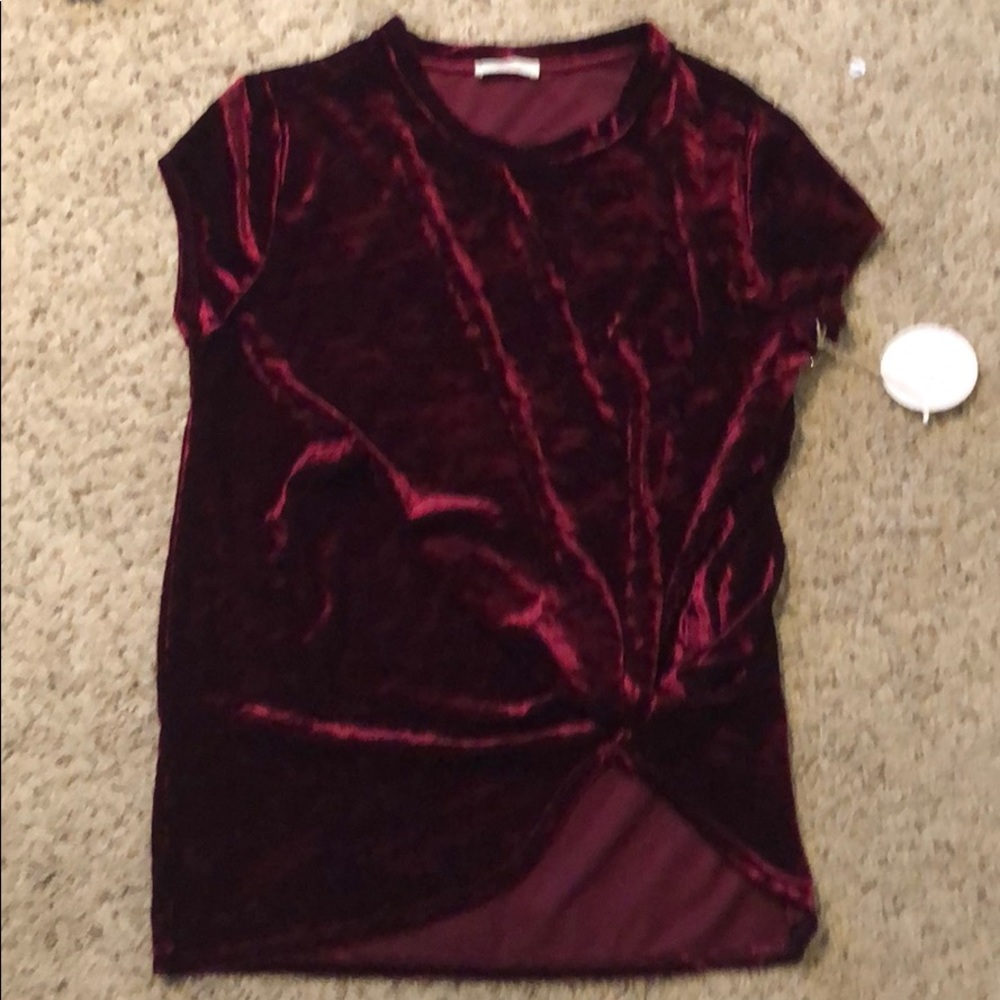 Red velvet tie knot shirt - Picture 1 of 1